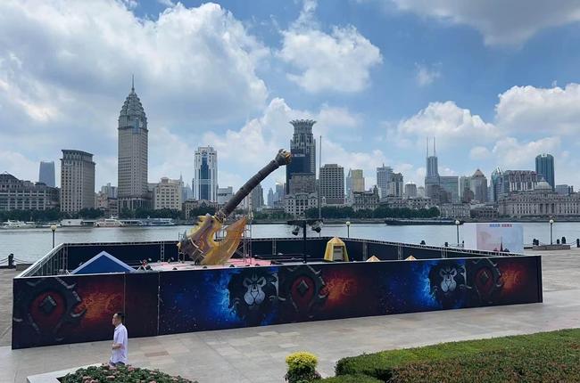 15-Meter Lightforged Gorehowl Sculpture Unveiled by Blizzard China